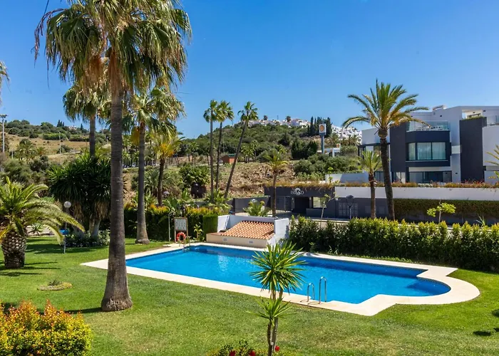 Spacious Beachfront Town House In Estepona With Fully Equipped Kitchen, Pools, Garden, Sea View
