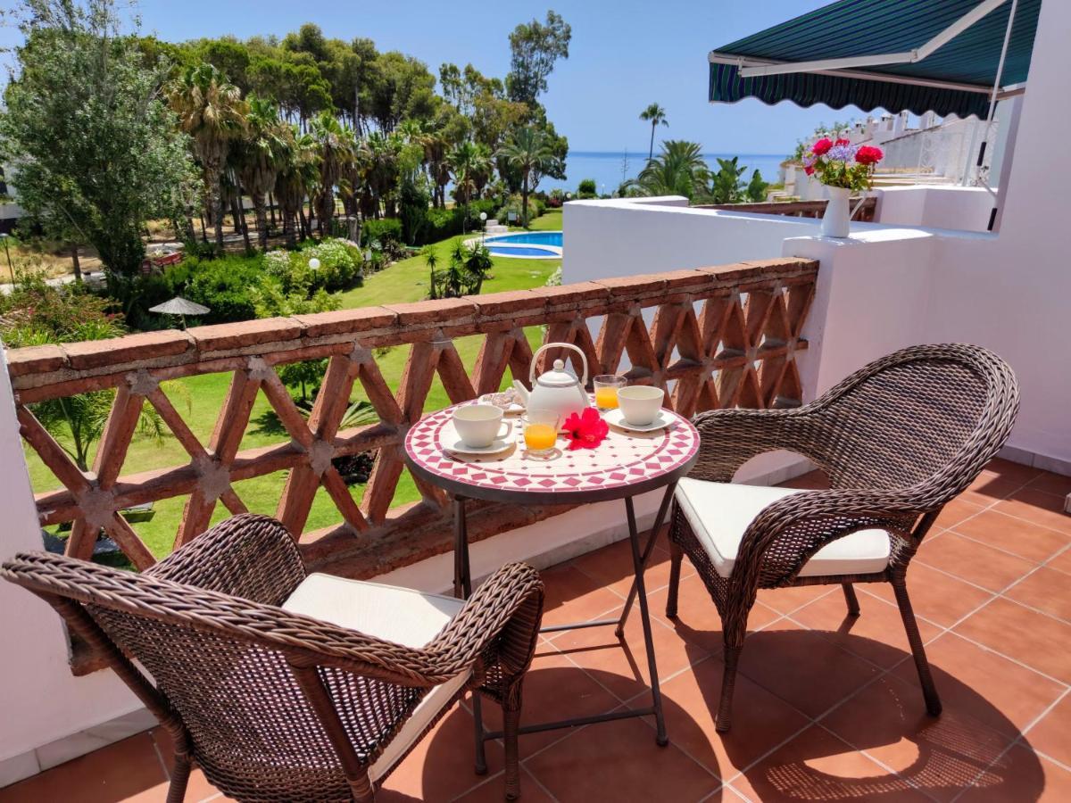 Casa vacanze Spacious Beachfront Town House In With Fully Equipped Kitchen, Pools, Garden, Sea View