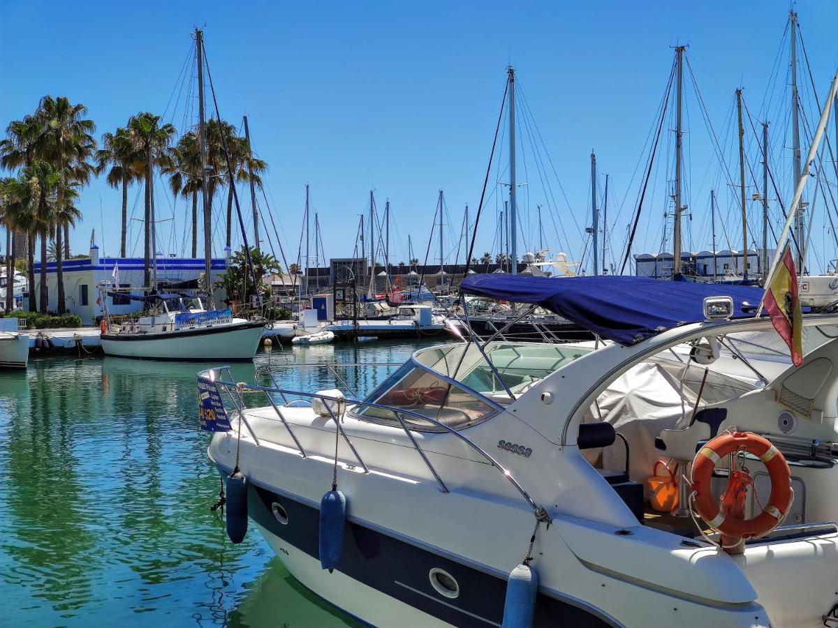 Spacious Beachfront Town House In With Fully Equipped Kitchen, Pools, Garden, Sea View Casa vacanze Estepona