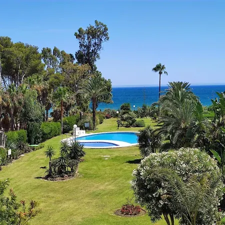 Spacious Beachfront Town House In Estepona With Fully Equipped Kitchen, Pools, Garden, Sea View Zewnętrze zdjęcie
